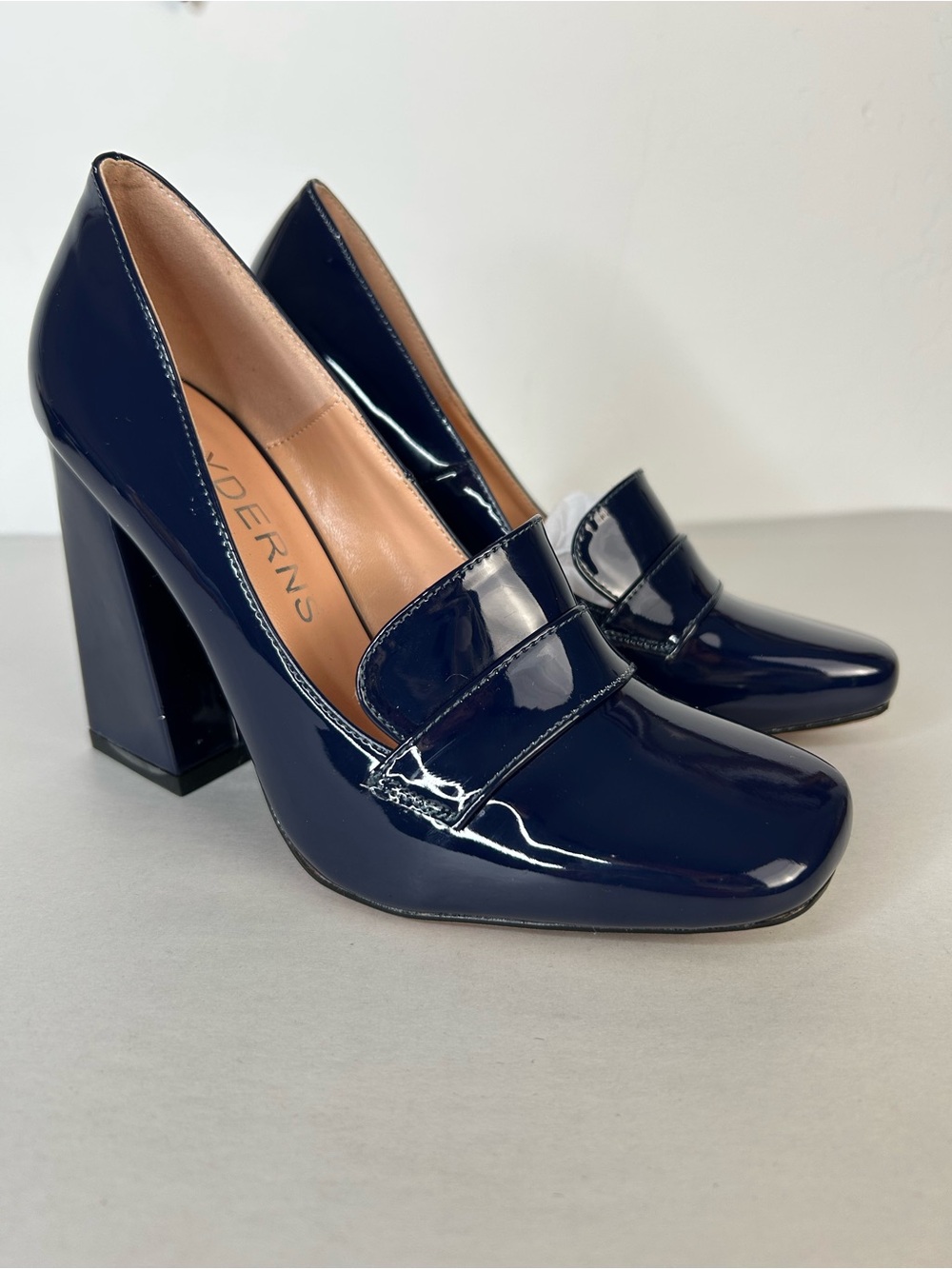 NWOT Wayderns Faux Patent Leather Royal Blue Block Heel Loafer Pump Size 6